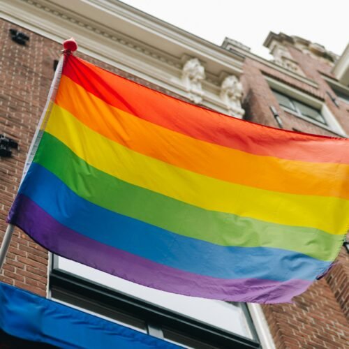 Questo sabato il primo Pride a Tortona: “Un arcobaleno di colori in città per l’amore e l’uguaglianza”
