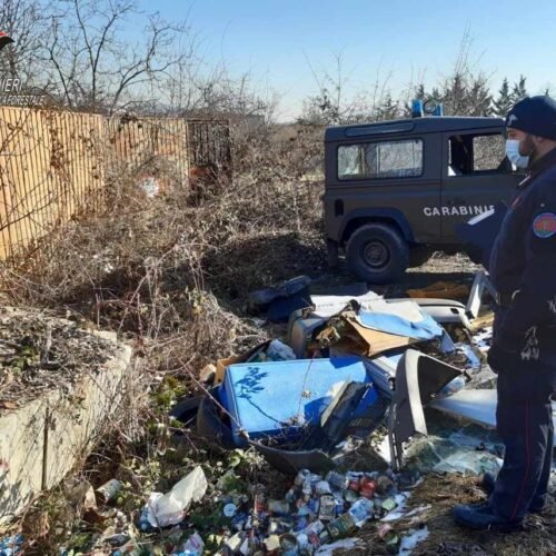 Rifiuti abbandonati a Coniolo in un’area protetta del Parco del Po: i Carabinieri scoprono il responsabile
