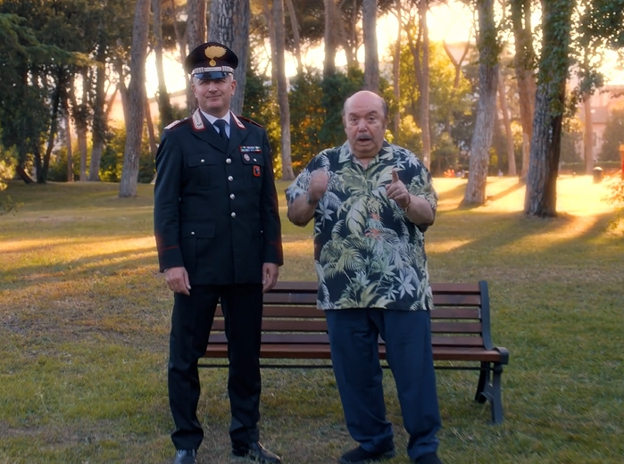 I Carabinieri e il testimonial speciale Lino Banfi per la campagna contro le truffe
