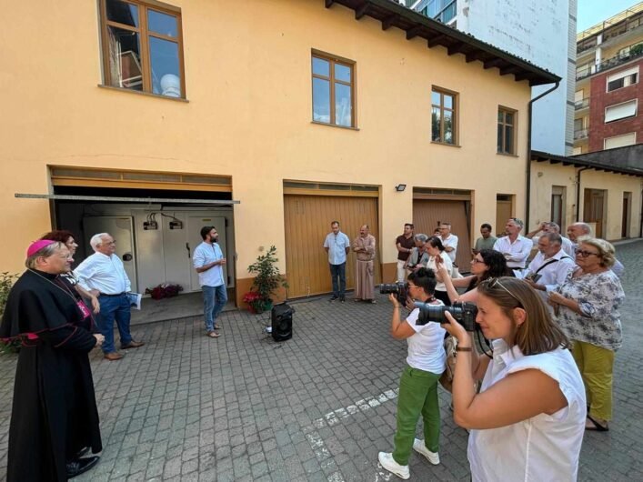 La Fondazione CrAl dona due celle frigo a Casa San Francesco: “Il nostro grazie a chi ha tenuto aperto questo cancello”
