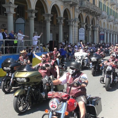 Sempre più bikers al Motoraduno Madonnina dei Centauri: oltre 1500 iscritti. Il lungo corteo ad Alessandria