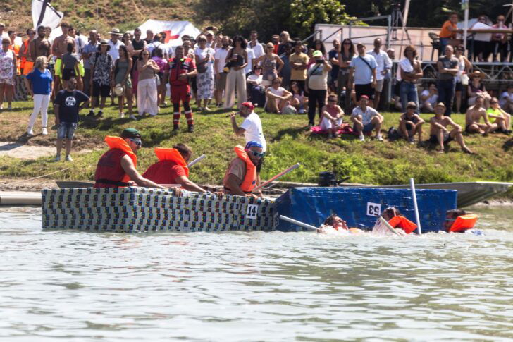Galleggia non Galleggia: i vincitori della gara di barche di cartone a Casale, tra scatole di tonno e Titanic