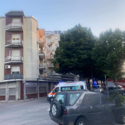 Incendio di un tetto a Valenza: sul posto i Vigili del Fuoco