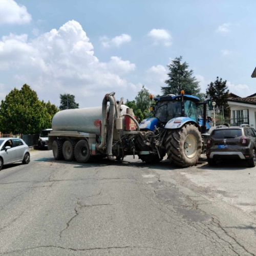 Incidente a Basaluzzo tra un trattore e tre auto: strada riaperta