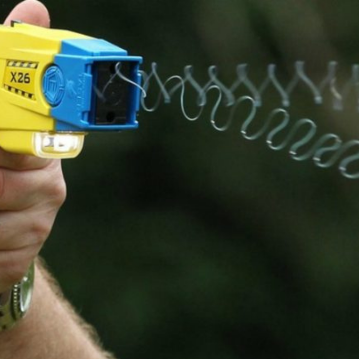 Pavia, stop alla sperimentazione dei taser: la decisione della giunta