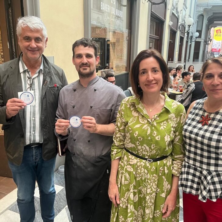 Ad Alessandria adesivi sui negozi sostenitori della Fondazione Solidal per la Ricerca