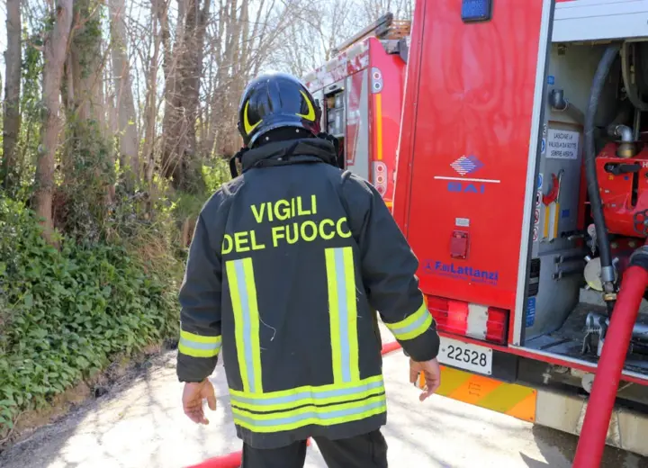 Incendio boschivo a Fabbrica Curone. Vigili del Fuoco e squadre Aib sul posto per spegnere le fiamme
