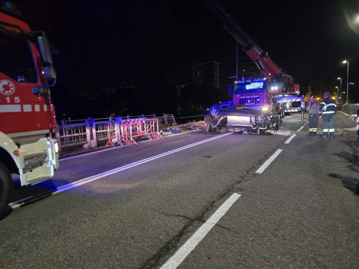 Gravissimo incidente sul ponte Tiziano: mezzo precipita nel fiume