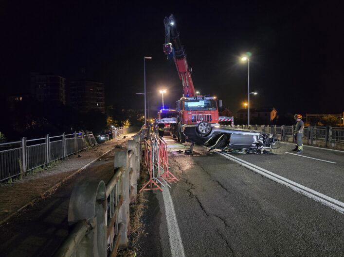 Gravissimo incidente sul ponte Tiziano: mezzo precipita nel fiume