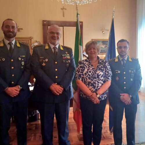 Il Prefetto di Pavia accoglie i nuovi tenenti della Guardia di Finanza