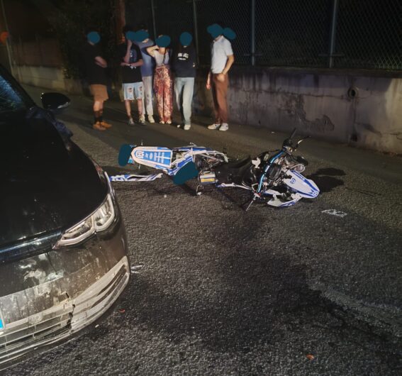 Moto contro auto a Fresonara nella notte