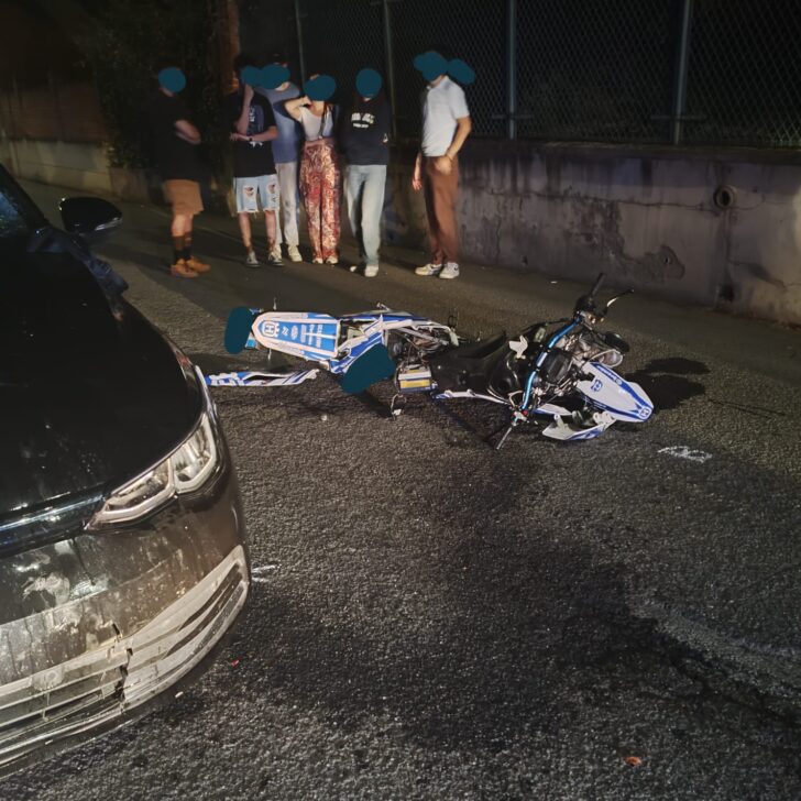 Moto contro auto a Fresonara nella notte