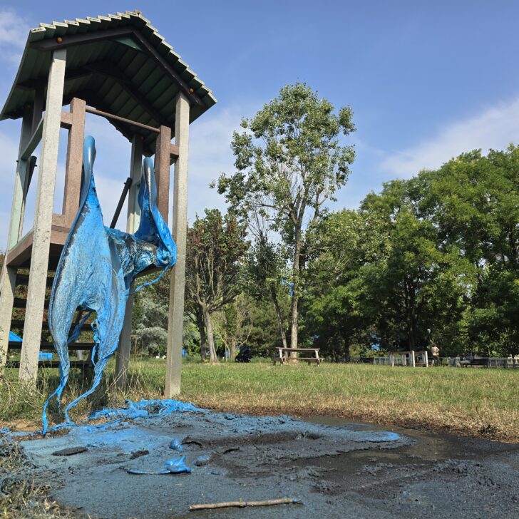 Nella notte distrutto scivolo del parco Deportati Ebrei ad Alessandria