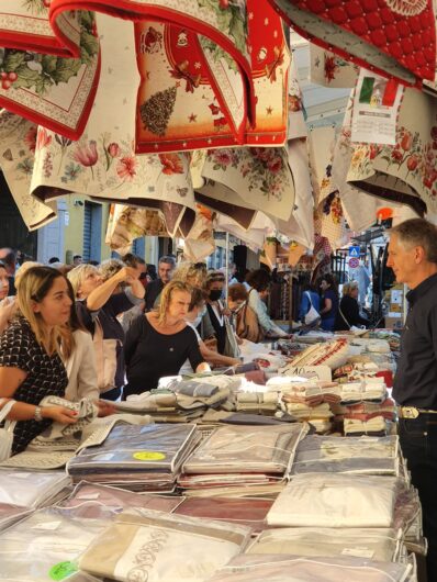 Domenica 1° settembre tornano a Salice Terme “Gli Ambulanti di Forte dei Marmi”