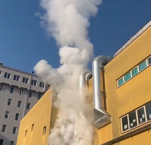 Il video del botto e dell’emissione di fumo bianco all’ospedale di Alessandria