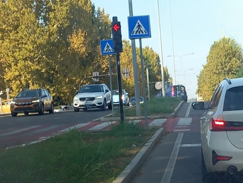 Code e attese nella zona ponte Meier a causa del ponte Tiziano chiuso: “Un caos, molti passano col rosso”