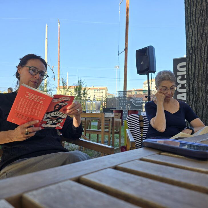 Tornano le letture in compagnia, in silenzio. Domenica allo Stecco il Silent Book Club