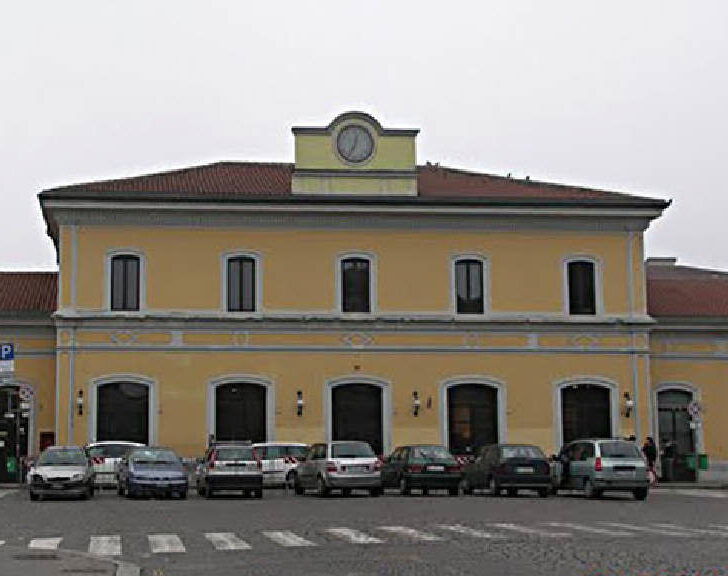 Incendio di sterpaglie vicino alla stazione di Pavia: l’intervento dei Vigili del Fuoco