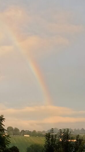 L’arcobaleno riporta il sereno nel cielo di Alessandria. Le vostre [FOTO]