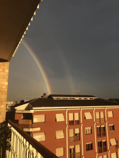 L’arcobaleno riporta il sereno nel cielo di Alessandria. Le vostre [FOTO]