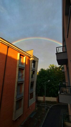 L’arcobaleno riporta il sereno nel cielo di Alessandria. Le vostre [FOTO]