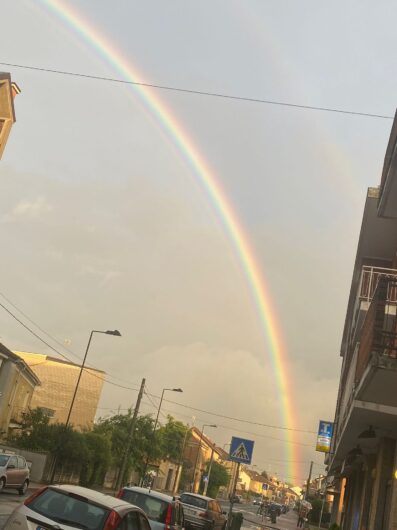 L’arcobaleno riporta il sereno nel cielo di Alessandria. Le vostre [FOTO]