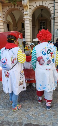 Allegria e brio per la “Camminata della salute”: tante persone fino al presidio Borsalino