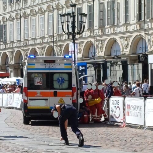 Auto da rally contro il pubblico al Salone di Torino