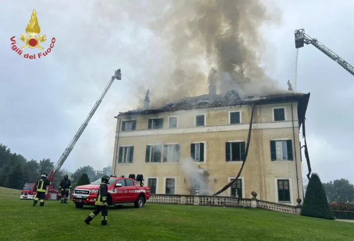 Incendio nella storica Villa Raggio a Gavi