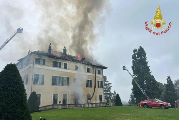 Incendio nella storica Villa Raggio a Gavi