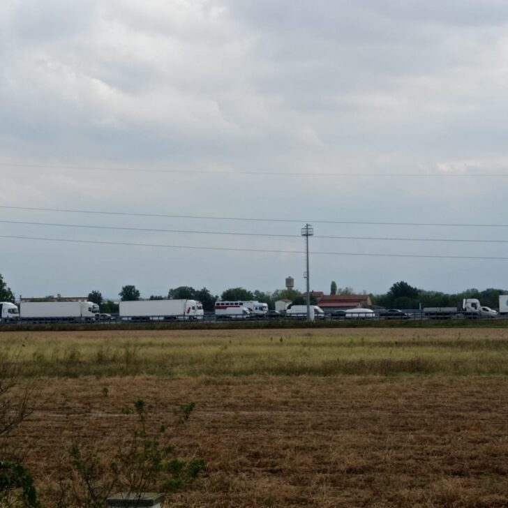 Incidente sulla A21 verso Torino: due feriti