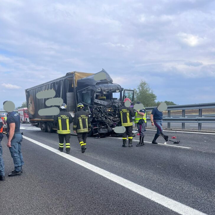 Incidente A21: riaperte due corsie. Coda in smaltimeno