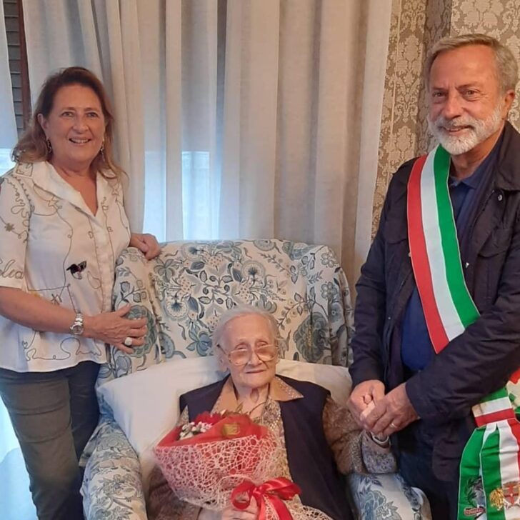 Una festa anche con il sindaco per i 100 anni della storica commerciante Luisetta