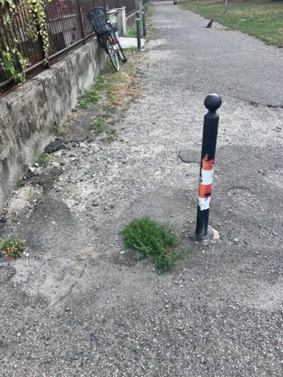 Marciapiedi sconnessi e panchine rotte: la Lega fotografa il “degrado”