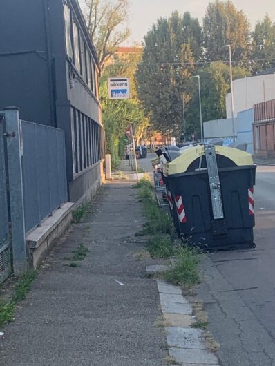 Marciapiedi sconnessi e panchine rotte: la Lega fotografa il “degrado”