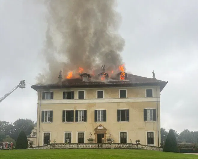 Incendio nella storica Villa Raggio a Gavi