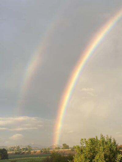 L’arcobaleno riporta il sereno nel cielo di Alessandria. Le vostre [FOTO]