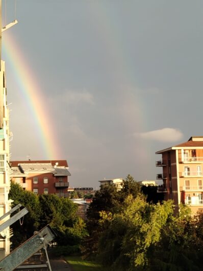 L’arcobaleno riporta il sereno nel cielo di Alessandria. Le vostre [FOTO]