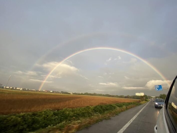 L’arcobaleno riporta il sereno nel cielo di Alessandria. Le vostre [FOTO]