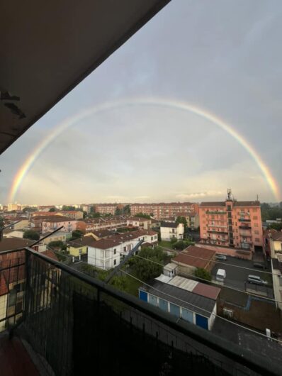 L’arcobaleno riporta il sereno nel cielo di Alessandria. Le vostre [FOTO]