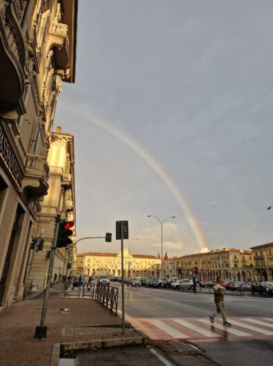 L’arcobaleno riporta il sereno nel cielo di Alessandria. Le vostre [FOTO]