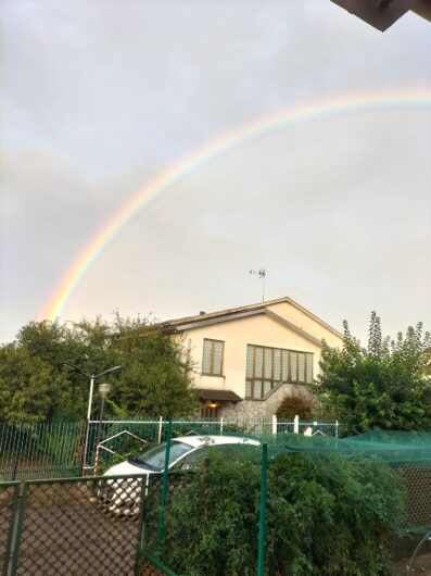 L’arcobaleno riporta il sereno nel cielo di Alessandria. Le vostre [FOTO]