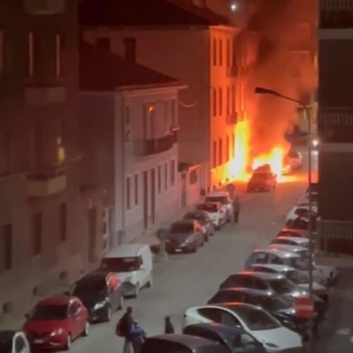 Incendio cassonetti in via Lombroso. Vigili del Fuoco spengono le fiamme