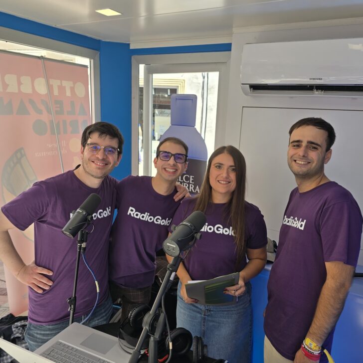 Radio Gold in diretta dall’Info Point dell’Ottobre Alessandrino in Piazzetta, in attesa di Pierpaolo Spollon