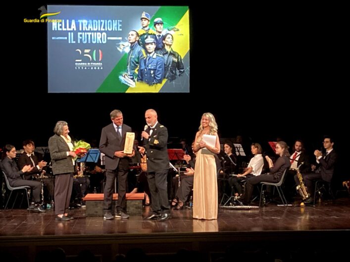 Guardia di Finanza: grande successo per la serata al Teatro Municipale di Casale per i 250 anni dalla fondazione