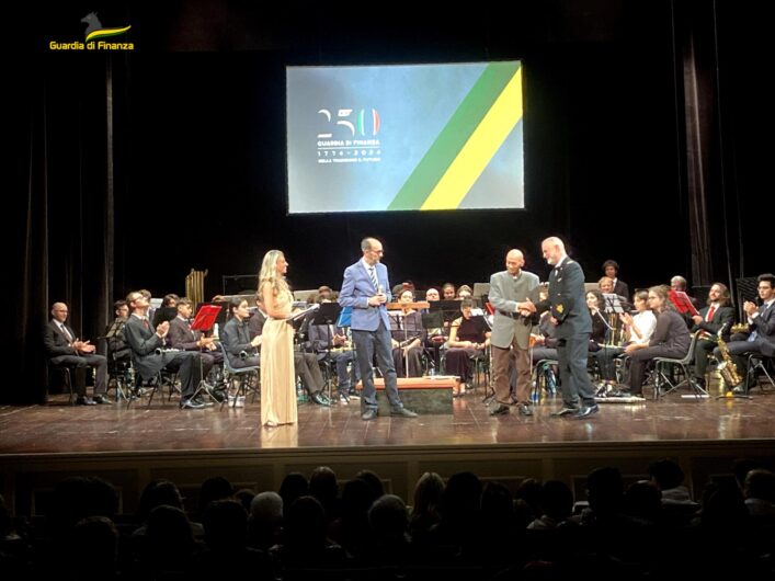 Guardia di Finanza: grande successo per la serata al Teatro Municipale di Casale per i 250 anni dalla fondazione