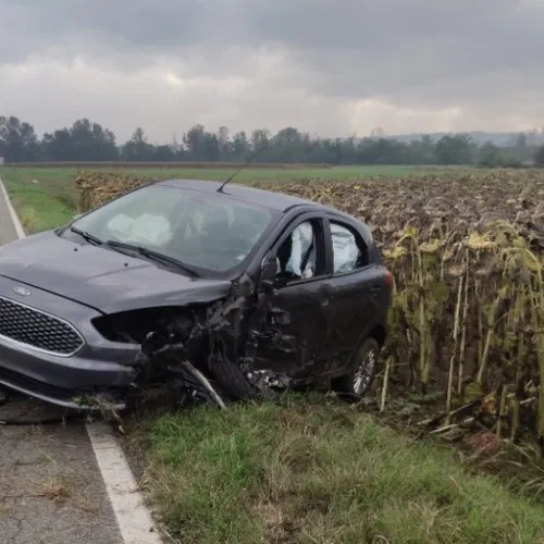 Scontro tra un camion e un’auto a Capriata d’Orba: nessun ferito grave