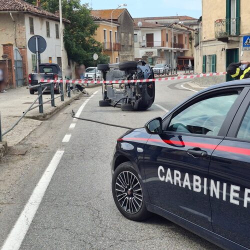 Auto ribaltata su un fianco a Mirabello: nessuna grave conseguenza per il conducente