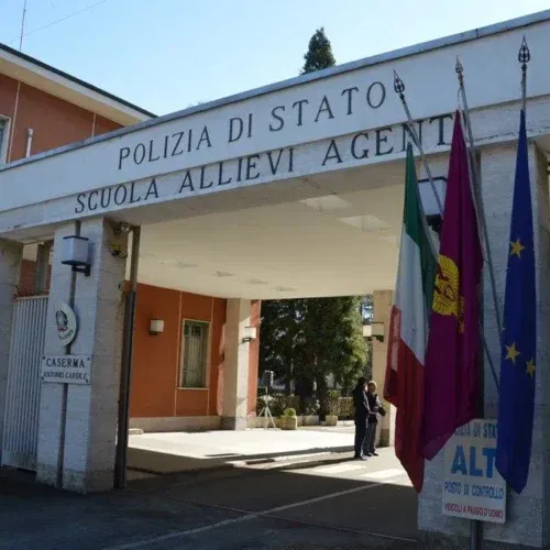 Allievi Agenti della Scuola di Polizia impediscono aggressione a una ragazza da parte dell’ex