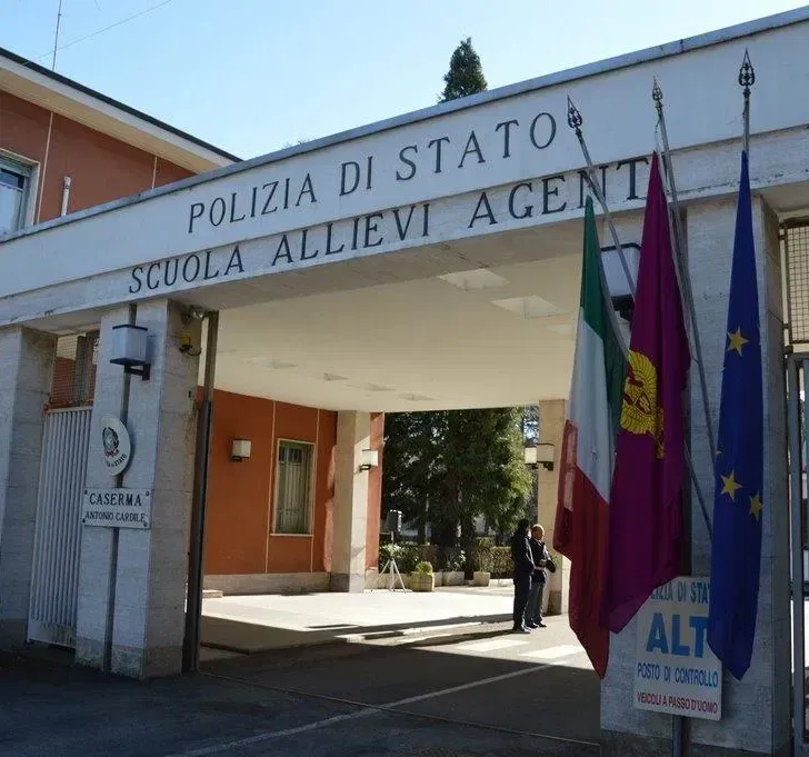 Allievi Agenti della Scuola di Polizia impediscono aggressione a una ragazza da parte dell’ex